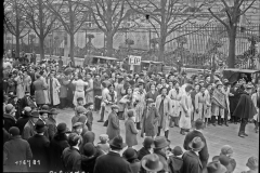 1927_paris-Mardi-gras_monome_des_etudiants